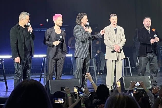 Justin Timberlake ribashkohet me NSYNC, djemtë këndojnë hitet e tyre më të mëdha dhe një këngë të re!