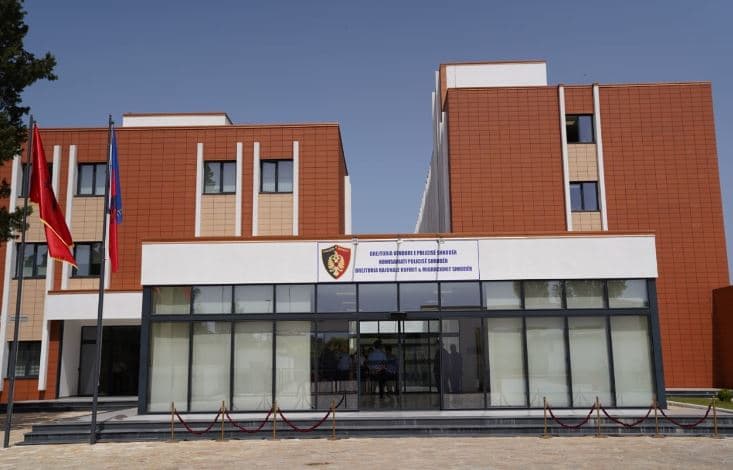 Tentoi t’i vriste duke i përplasur me veturë nënë e bir – arrestohet një burrë në Shkodër