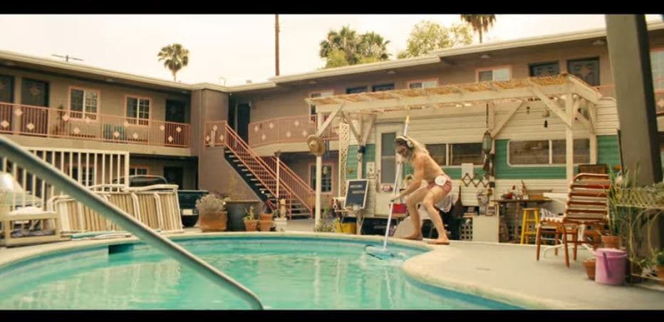 Chris Pine bën debutimin regjisorial me filmin e ri 'Poolman' (VIDEO)