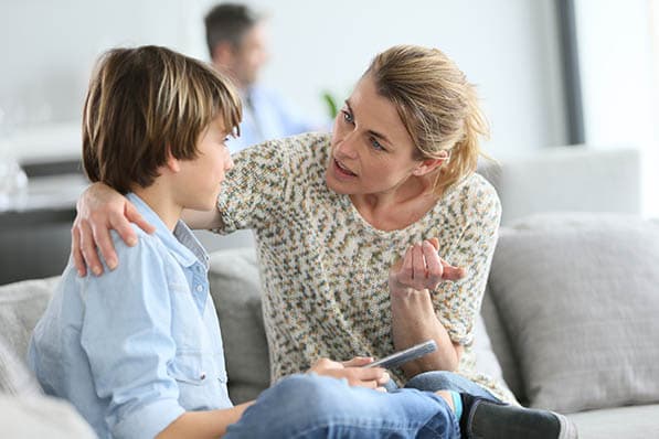 Edukatorja pohon se adoleshentët i urrejnë këto tre pyetje