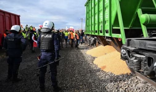 Kufiri i Ukrainës me Poloninë vazhdon të mbetet i bllokuar nga fermerët që protestojnë