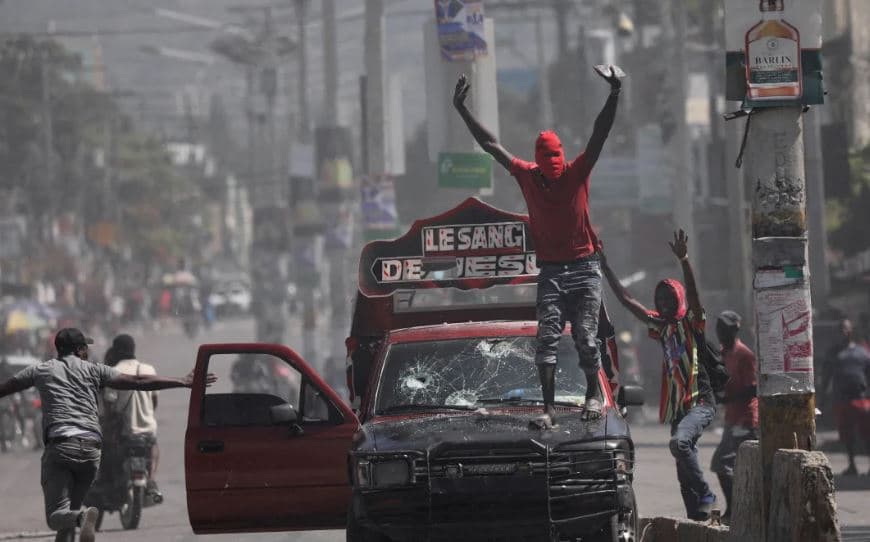 Qindra të burgosur ikin nga burgu i Port-au-Prince, dhuna përshkallëzohet në kryeqytetin Haitian