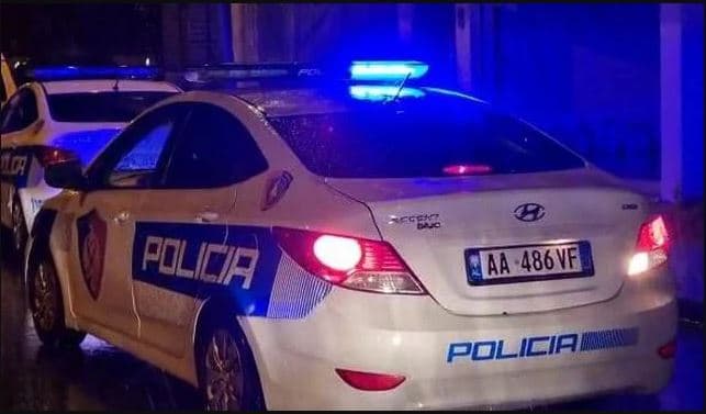 Vdes 18-vjeçari në Tiranë pasi u ther me thikë