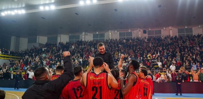Kuqezinjtë fitojnë betejën ndaj ‘Djemve të bjeshkës’