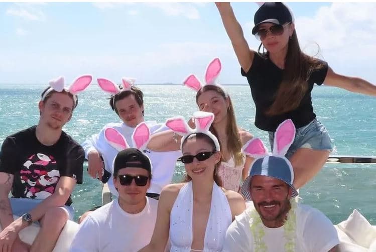 Familja Beckham i feston Pashkët në një jaht