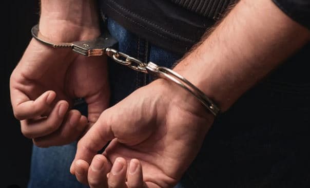 Arrestohet një ish-zyrtar i policisë së Rinasit, lejonte qytetarët të kalonin ilegalisht në vendet e BE-së