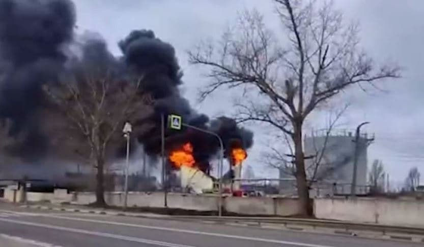Dronët ukrainas godasin fabrikën ruse të mineralit të hekurit