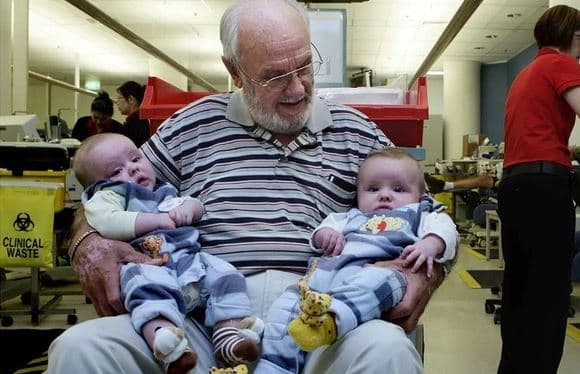 Ky burrë shpëtoi jetën e 2.4 milionë foshnjave për shkak të grupit të tij të pazakontë të gjakut