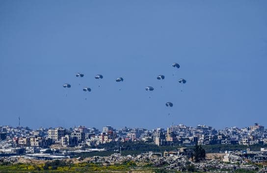 Forcat britanike lëshojnë 110 tonë ndihma për civilët e Gazës