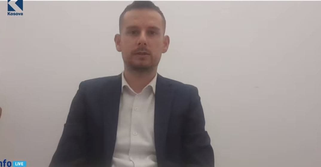 Protestë e përplajse me policinë para bashkisë së Tiranës, gazetari Çelmeta jep detajet