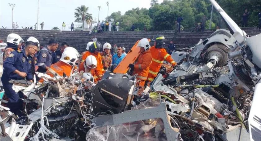 Dhjetë të vdekur nga përplasja e dy helikopterëve në Malajzi