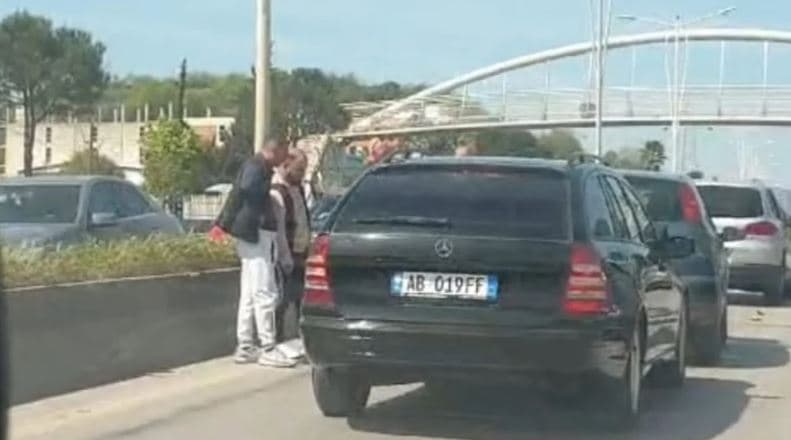 Aksident i katërfishtë në autostradën Tiranë-Durrës, s'dihet a ka të lënduar