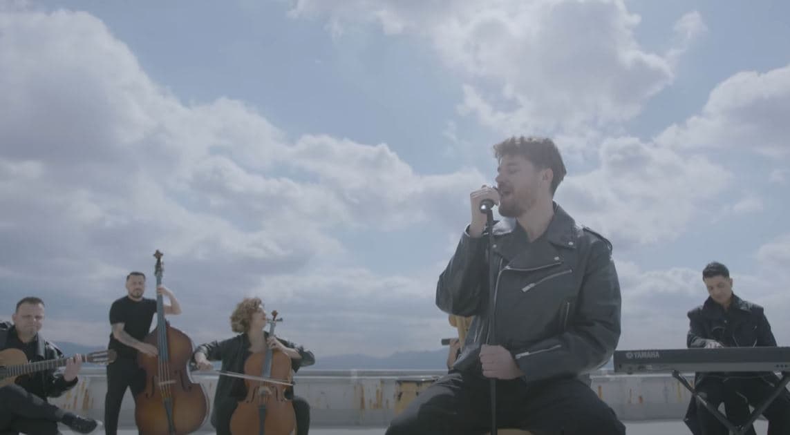 Alban Skenderaj vjen me “Pranverën” (VIDEO)