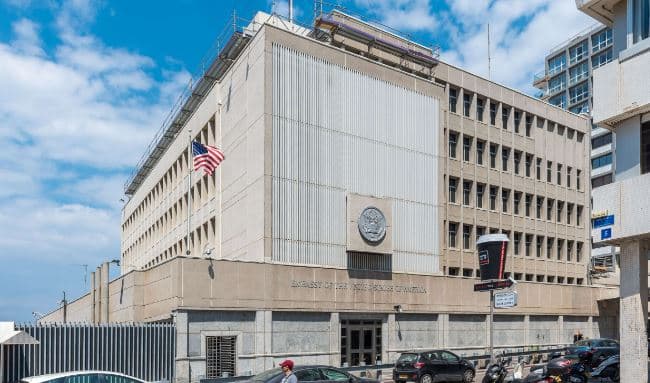 Ambasada e ShBA-së në Jerusalem thotë se është zvogëluar kërcënimi i breshërisë së dronëve dhe raketave iraniane