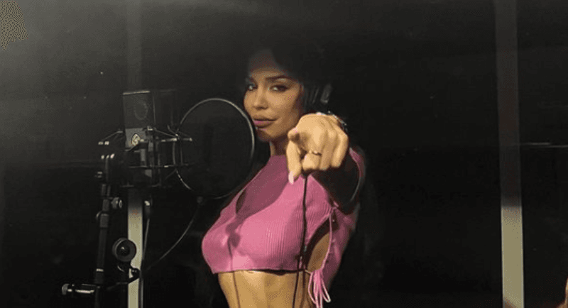 Ana Kabashi po vjen me një projekt të ri muzikor (FOTO)