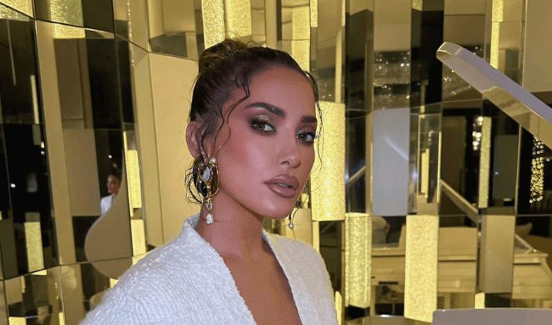 Kylie Jenner qëndis xhinset me inicialet e Anxhelina Hadërgjonajt (FOTO)