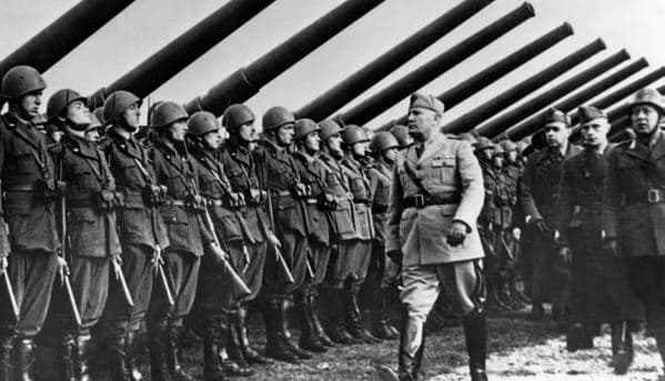A duhet mbetur qytetar nderi Mussolini, tetë dekada pas vdekjes së tij?
