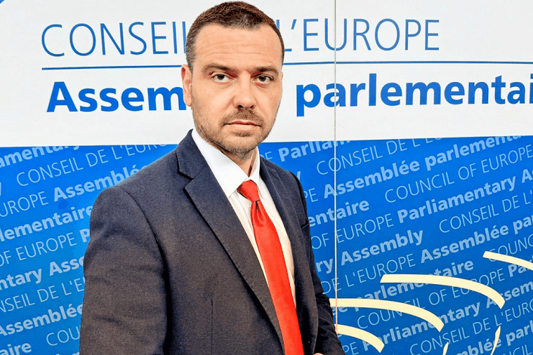 Kryesuesi i delegacionit të Bosnjës në KiE e deklaron votën pro Kosovës
