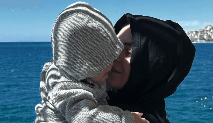 Fifi publikon një foto të djalit, e quan kikirik