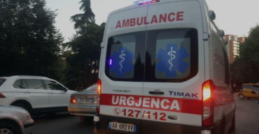 Theret me thikë një 40-vjeçar në Tiranë