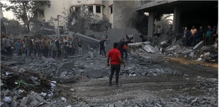 Një sulm ajror izraelit shënjestroi një ndërtesë banimi në Rafah