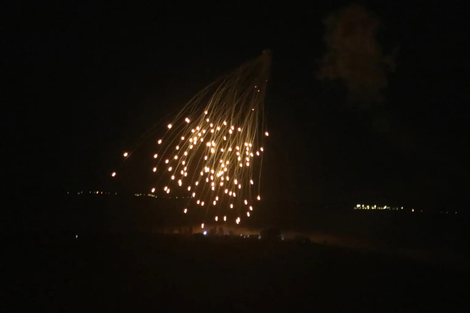 Izraeli i hakmerret Iranit me sulme raketash dhe dronësh