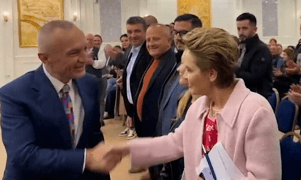 Shkrihet akulli mes Metës e Kryemadhit