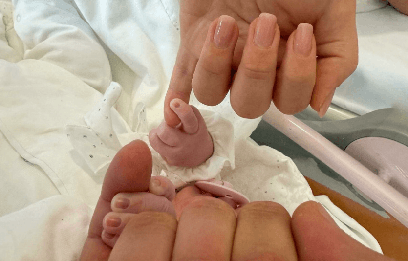 Kiara dhe Luizi bëhen prindër për herë të parë (FOTO)