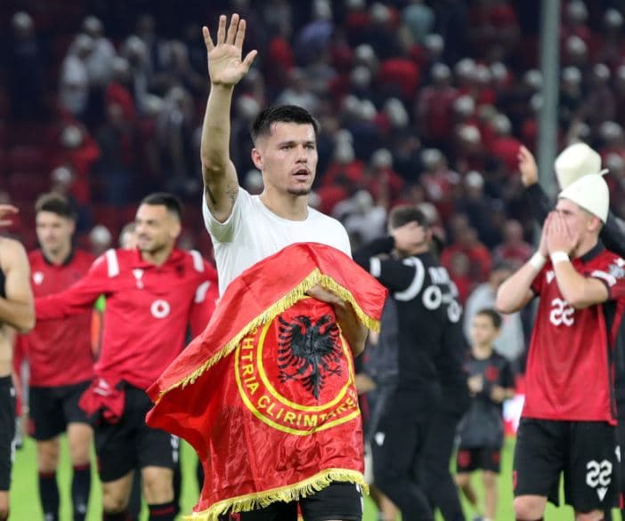 Daku kërkon falje për fyerjet ndaj maqedonasve e serbëve