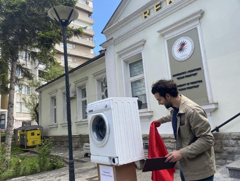 ORCA proteston para rektoratit të UP-së, lavatriçen e "përuron si monument" të Këshillit të Etikës