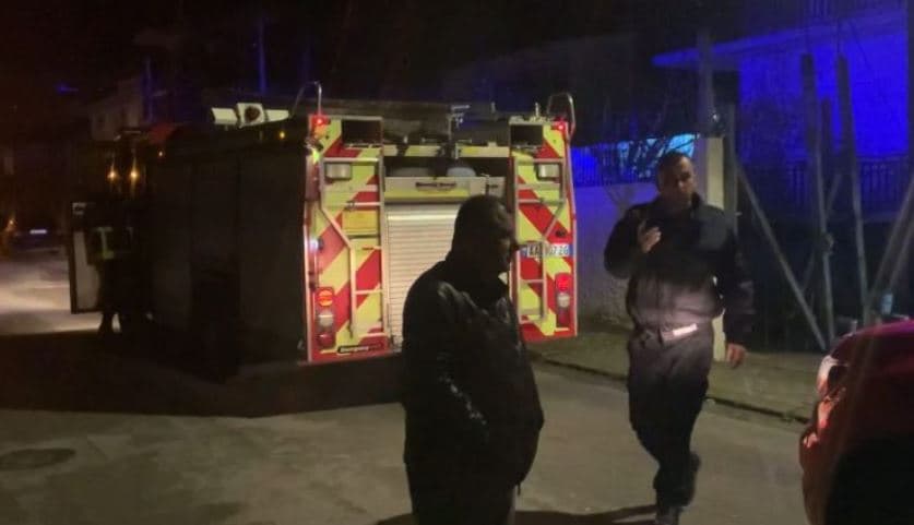 Humb jetën një person në Shkodër, banesa ku ai gjendej u përfshi nga flakët
