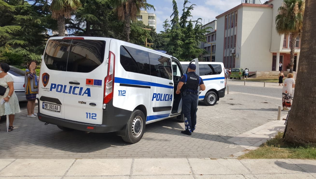 Gjyshërit morën fëmijën 3 vjeç, por s’e kthyen më, nëna denoncon rastin në Policinë e Durrësit