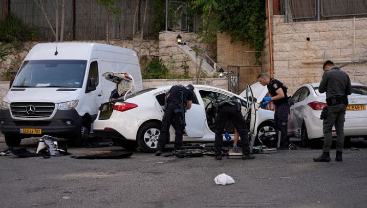 “Sulm terrorist” me makinë në Jerusalem, lëndohen tre persona