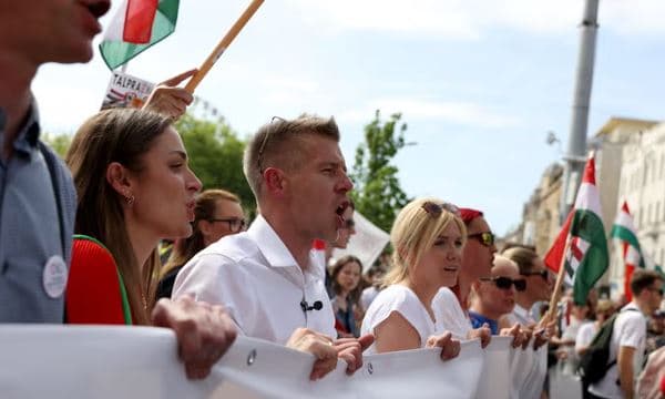 Dhjetëra mijëra protestojnë në Hungari kundër qeverisë së Orbanit
