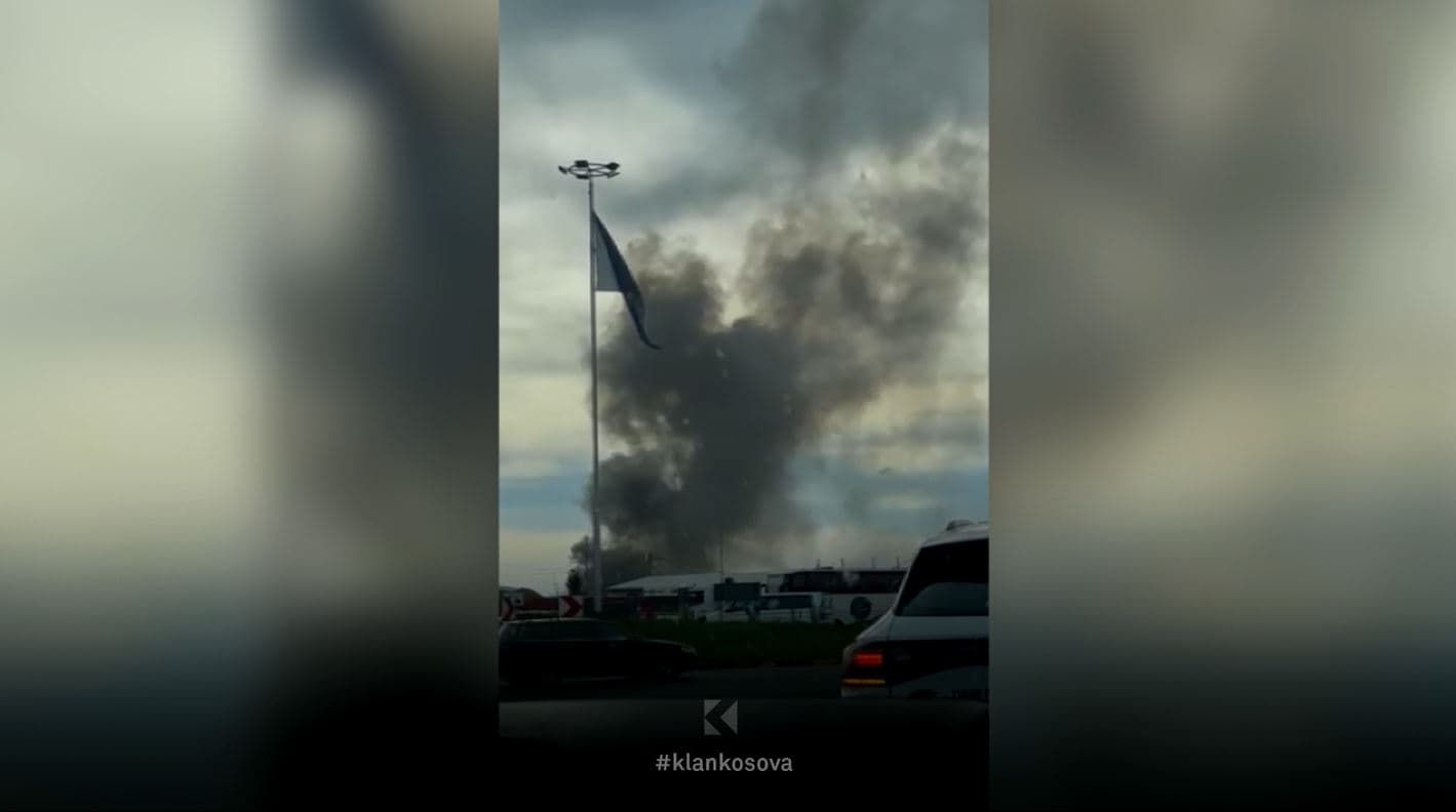 Një zjarr shpërthen në lagjen "Arbëria" të Prishtinës (VIDEO)