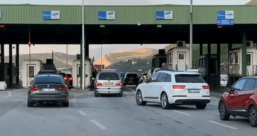 Plazhi nis herët, kosovarët “nuk e tradhtojnë” Shqipërinë
