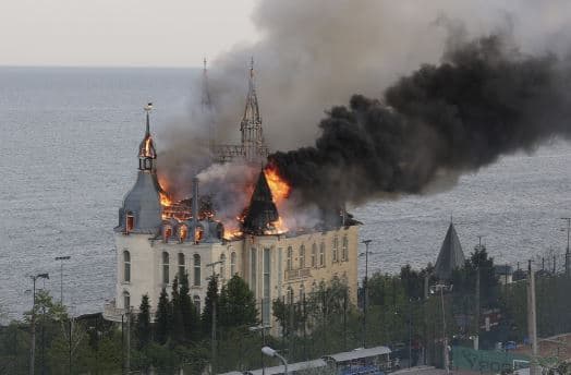 Katër persona vriten nga sulmi me raketa në Odesa, plagosen edhe fëmijë