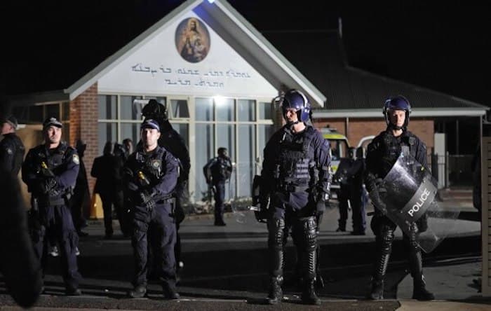 Sulmi me thikë në kishën e Sidneit ishte 'akt terrorist', thotë policia