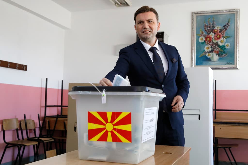 Bujar Osmani shpall fitoren, i kërkon Arben Taravarit ta pranojë humbjen