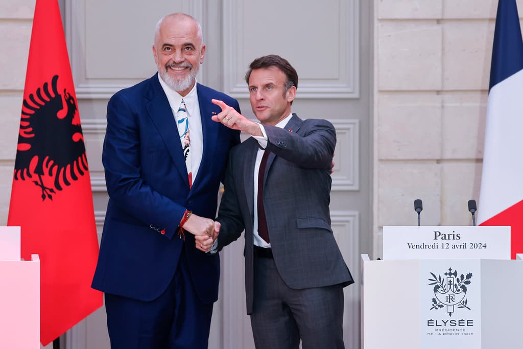 “Le Figaro”: Rama vlerëson partneritetin me Francën, Macroni admiron rrugën e Shqipërisë drejt Evropës
