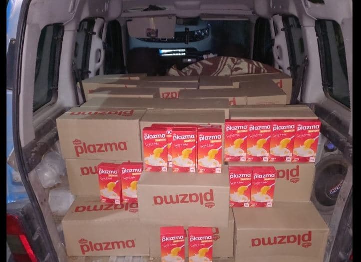Policia e ndalon një veturë në Stublinë të Gjilanit, pati 976 kuti "Plazma" të kontrabanduara