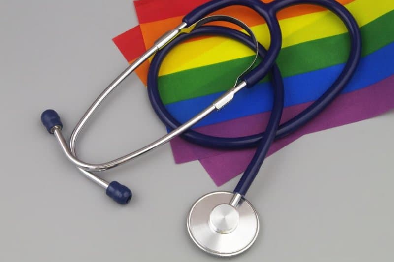 Burrat homoseksualë e biseksualë të infektuar gjatë shpërthimit të mpox u përballën me turp dhe stigmë