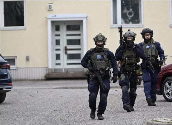 Të shtënat në shkollë në Finlandë: një i vdekur, dy të plagosur - arrestohet një 12-vjeçar