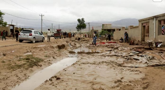 Numri i të vdekurve nga përmbytjet në Afganistan rritet në 315