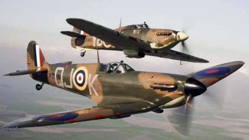 Rrëzohet avioni në Britani, vdes piloti