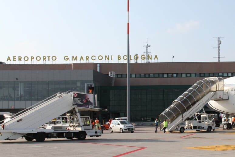 Mbyllet për arsye sigurie aeroporti i Bolonjës