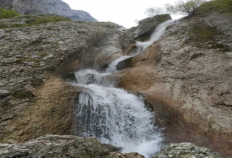 Turistja gjermane bie nga ujvara në Përmet