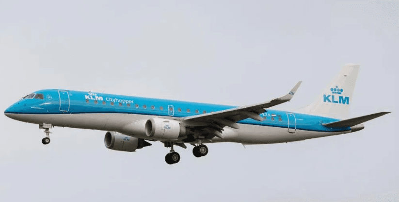 Një person vdes pasi ra në motorin e një avioni në aeroportin e Amsterdamit