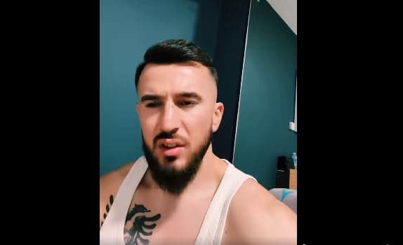 Një boksier vdiq nga goditjet në ring, boksieri shqiptar shpreh keqardhje për ngjarjen