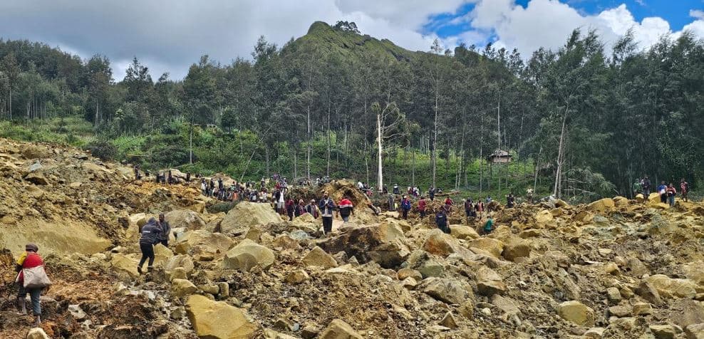Më shumë se 300 të vdekur nga rrëshqitja e dheut në Papua New Guinea